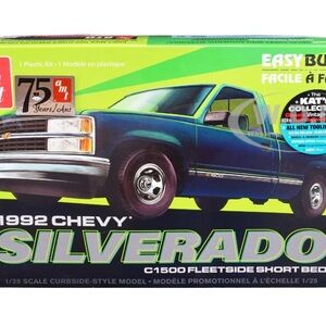 AMT 1:25 1992 Chevrolet Silverado C1500 Fleetside Short Bed Plastic Model Kit